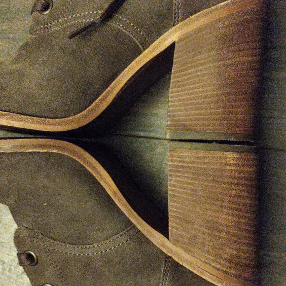 UGG "JAXON " #1095058 Heeled Ankle Boots - Picture 11 of 14